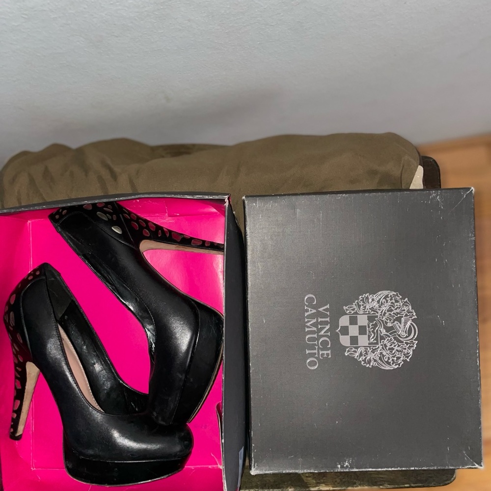 Vince Camuto-VC Morning Black/Karat Gold Orlov/Cow Crackle